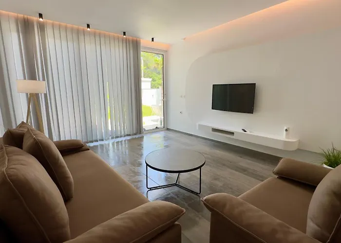 White Beach Villa 1 - Luxury
