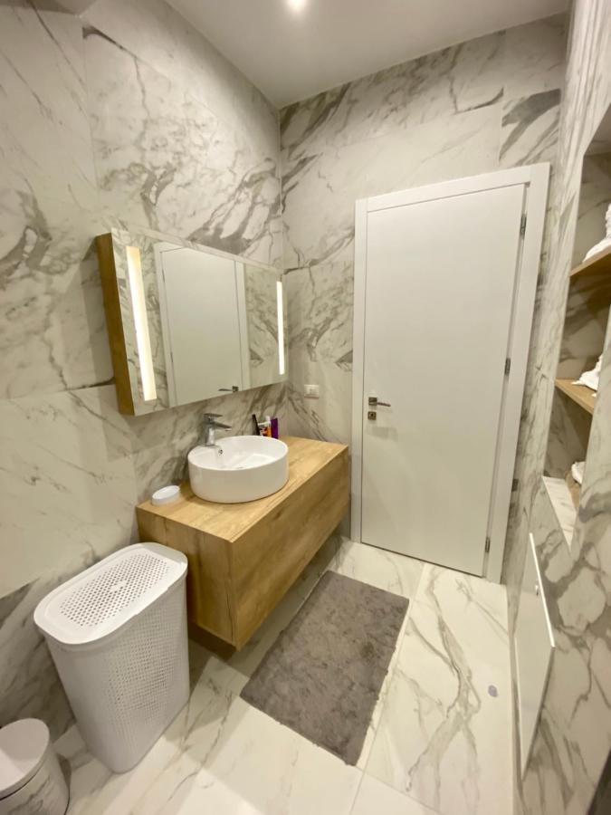 White 1 - Luxury * Velipoje