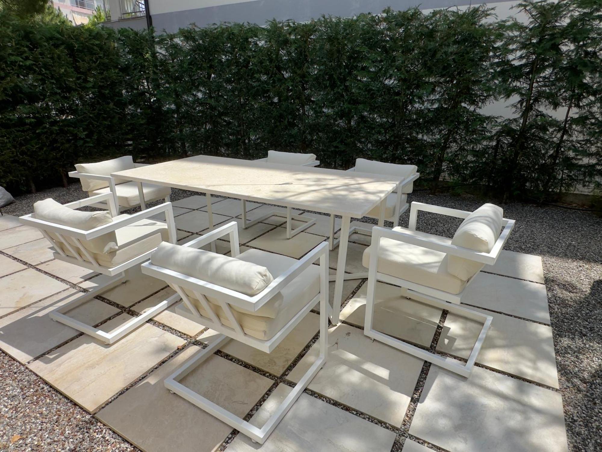 White 1 - Luxury Velipoje